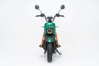 SUDU A6 – Vista frontal com farol circular dourado LED e guidon alto