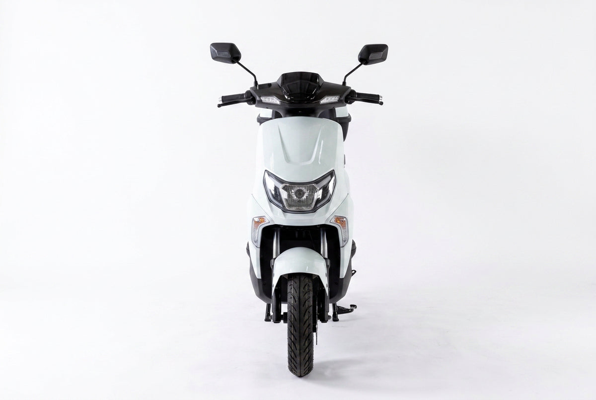 SUDU A5 – Vista frontal com farol LED esportivo duplo